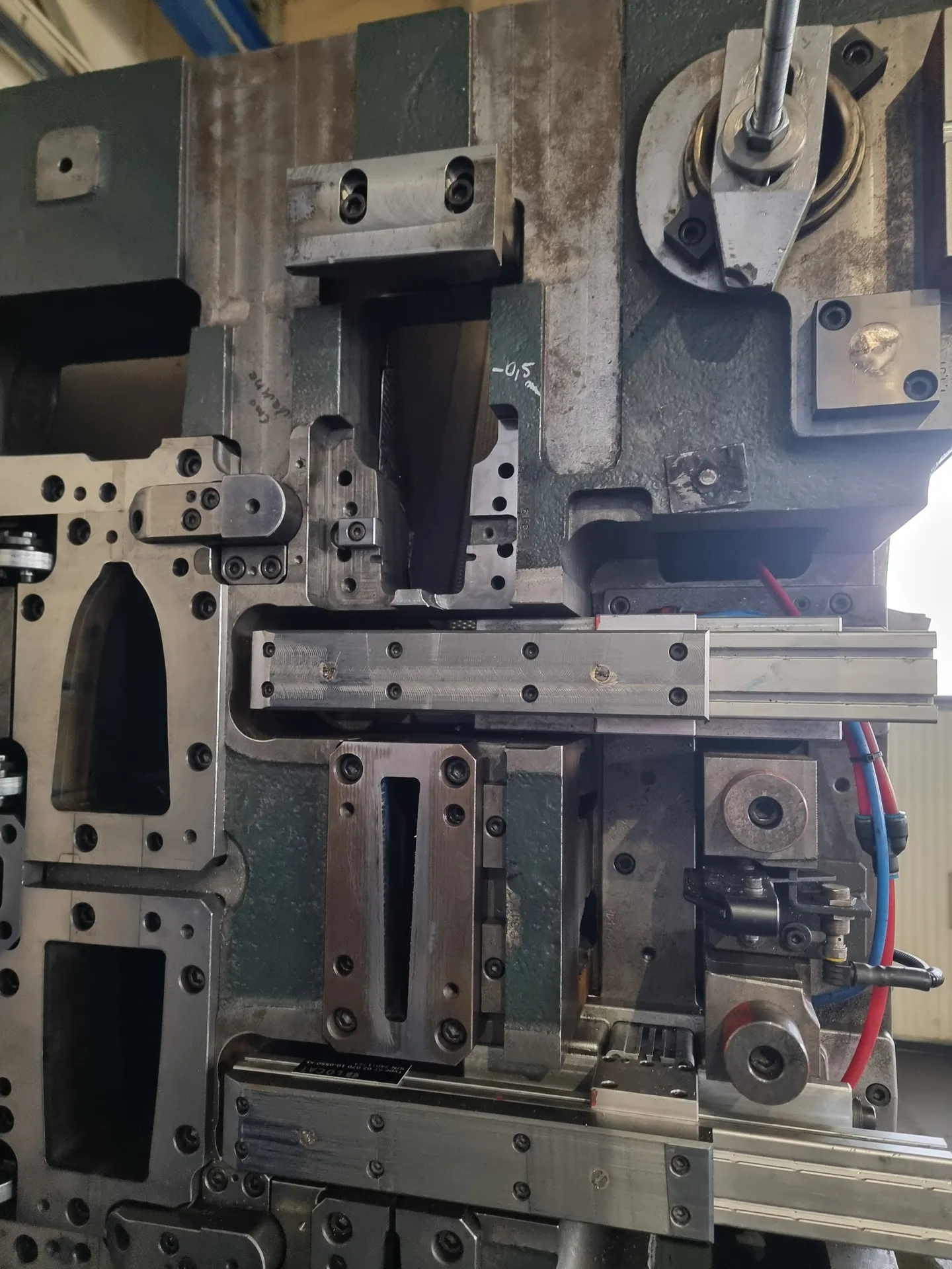 PRESSING TOOL